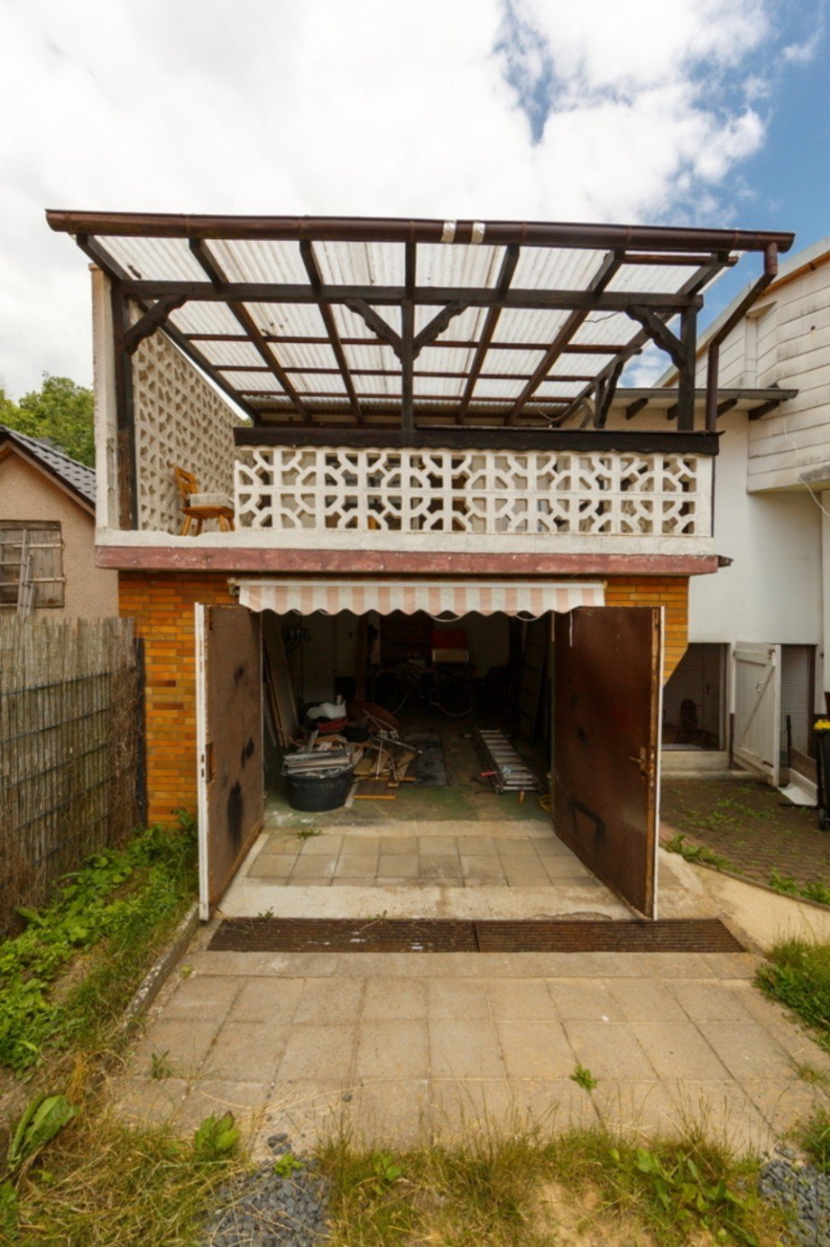 Schraubertraum: Gro�e Garage mit Grube Doppelhaush�lfte Aarbergen / R�ckershausen