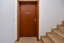 Wohnungst�r Ideal f�r Paare und kleine Familien: Gut gelegene Wohnung in Bischofsheim!