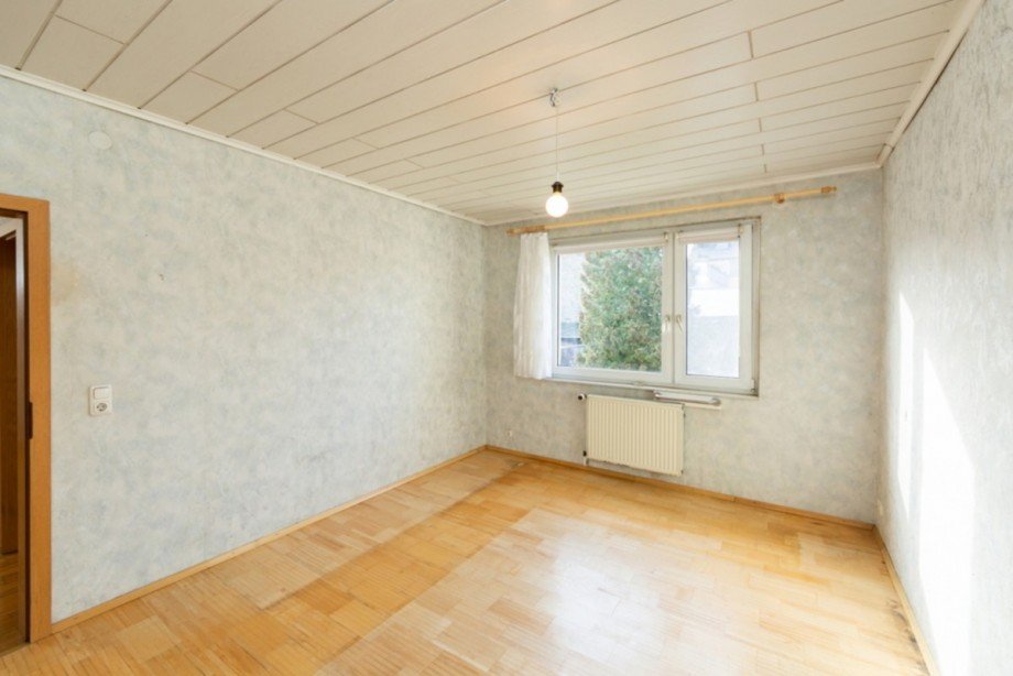 Schlafzimmer OG Mehrfamilienhaus Wiesbaden