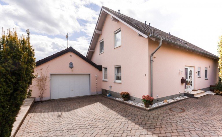 Garage und Stellpl�tze Nast�tten-Hunzel Einfamilienhaus Familiengl�ck mit exklusiver Ausstattung und Traumblick