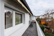 ...sonnigem S�dwestbalkon und Markise Helle, gut geschnittene Wohnung in ruhiger Lage von Taunusstein Bleidenstadt