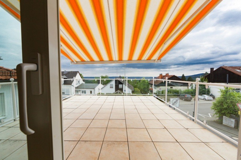 Dachterrasse mit Traumblick �ber Rheingau und Taunus Mehrfamilienhaus Schlangenbad / Georgenborn
