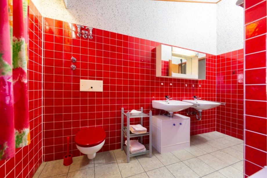 Gro�z�giges Bad DG Einfamilienhaus Aarbergen / Kettenbach