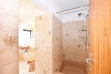 ...mit Wanne und Dusche OG Familientraum in zentraler Lage von Weiterstadt