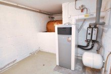 Heizungs- und Abstellraum mit effizienter �l-Brennwerttherme (2008) Anpacker aufgepasst: Sanierungsbed�rftiges Reihenhaus in guter Lage