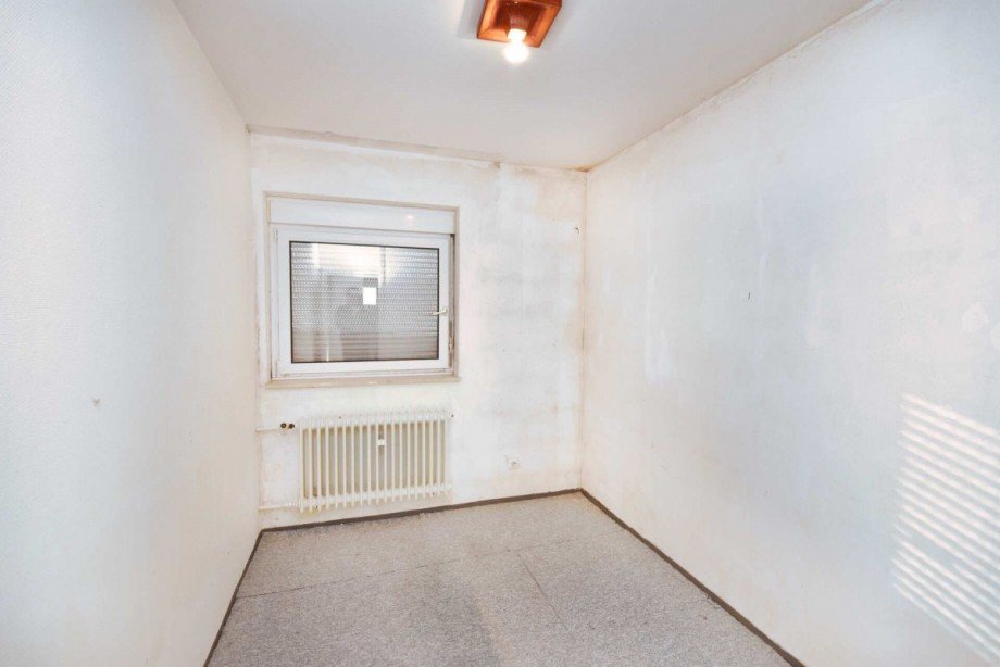 Zweites Kinderzimmer oder B�ro? Reihenendhaus Taunusstein