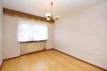 Kinderzimmer Bungalow mit Einliegerwohnung im Dornr�schenschlaf