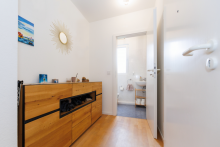 Diele Moderner Familientraum: Gartenwohnung am Weinberg