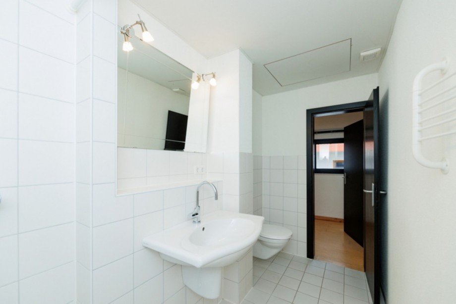 ...und WC der Einliegerwohnung im DG Einfamilienhaus Idstein / Ehrenbach