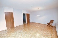 Wohnzimmer mit Blick auf Diele und K�che Anpacker aufgepasst: Sanierungsbed�rftiges Reihenhaus in guter Lage