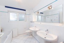 Helles Tageslichtbad... Kapitalanlage: Traumhafte Maisonette mit Terrasse und Blick �ber Wiesbaden Naurod