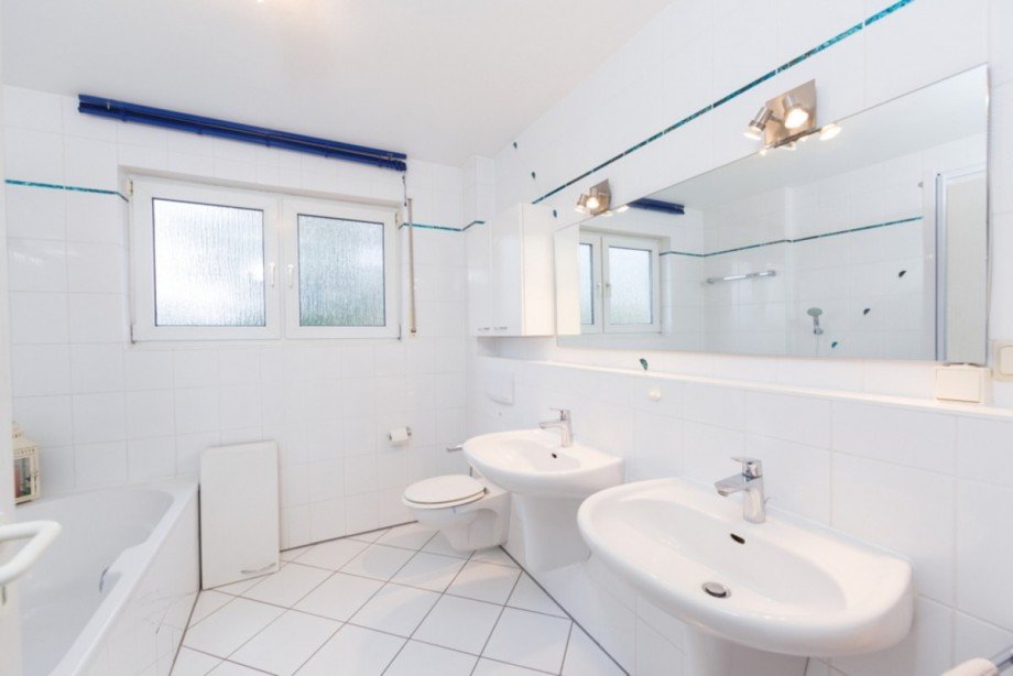 Helles Tageslichtbad... Maisonettewohnung Wiesbaden / Naurod
