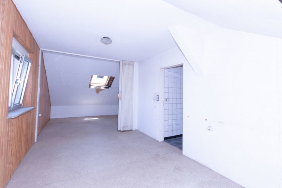 Schlafzimmer DG Mehrfamilienhaus R�sselsheim