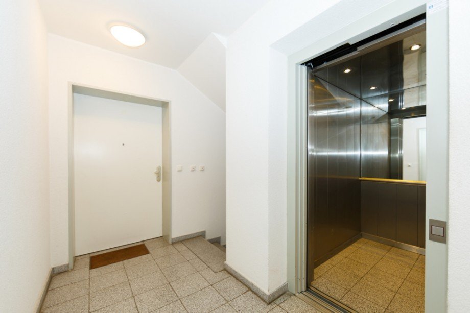Fahrstuhl zur Tiefgarage Terrassenwohnung Taunusstein