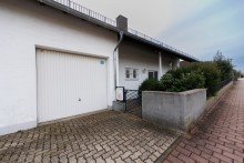 Eingangsbereich und gro�e Garage Viel Platz trifft auf begehrte Lage - Familientraum im Gr�nen