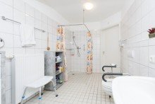 ...mit ebenerdiger Dusche Ideal f�r Senioren: Barrierefreie Terrassenwohnung in gepflegter Nachbarschaft