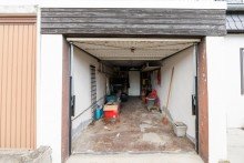 Gro�e Garage mit T�r zum Vordereingang Walluf: Familientraum in Toplage!