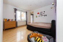 Schlafzimmer - OG Einziehen und wohlf�hlen - hochwertig saniertes Zweifamilienhaus in Georgenborn