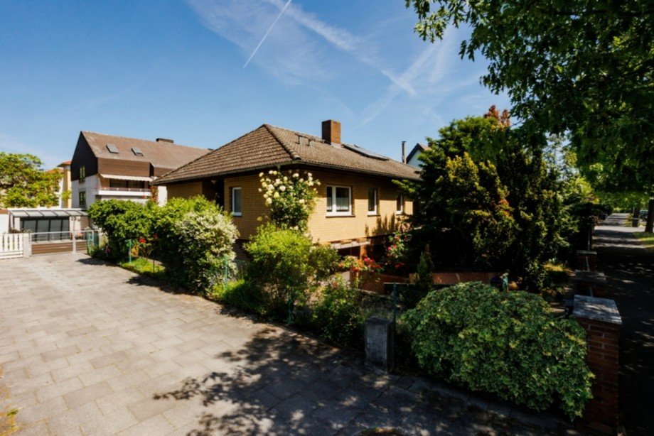 Au�enansicht vom Anliegerweg Einfamilienhaus Wiesbaden / Mainz-Kastel