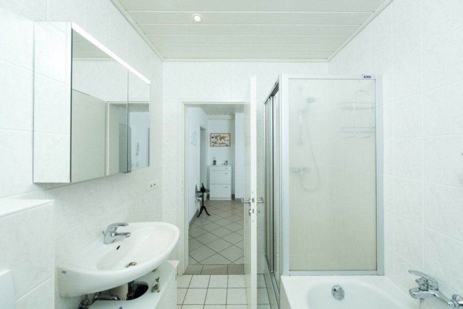 ...mit Wanne und Dusche Etagenwohnung Heidenrod / Nauroth