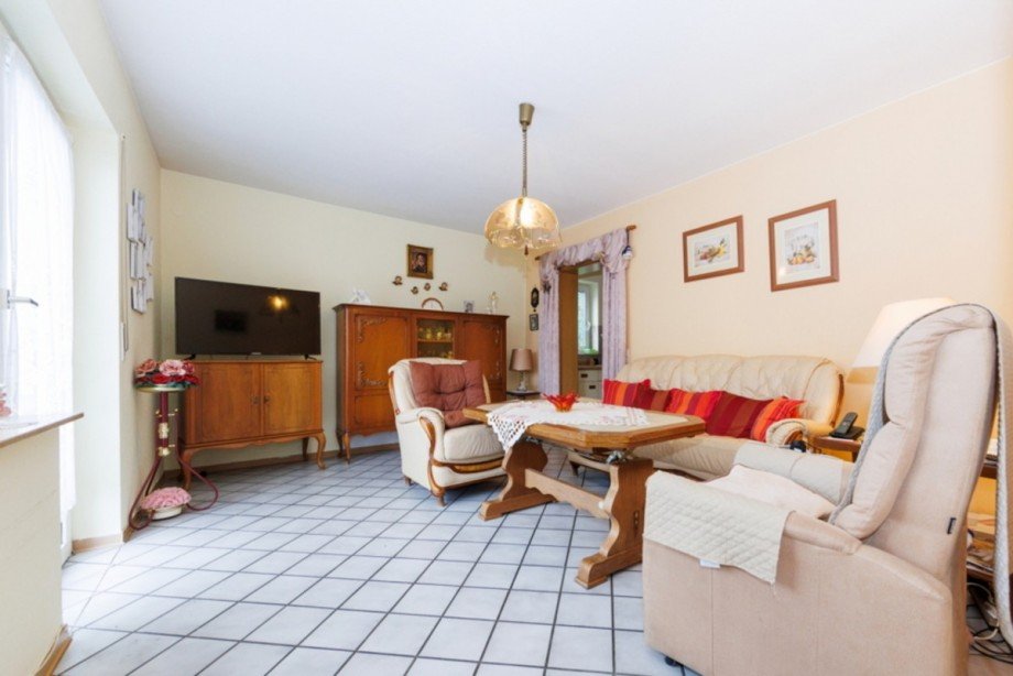 Wohnzimmer Souterrain Mehrfamilienhaus Heidenrod / Laufenselden