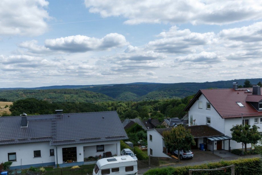 ...und Fernblick. Einfamilienhaus Heidenrod / Dickschied