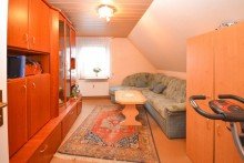 Kinderzimmer OG Sch�nes Haus, super Lage, gro�er Garten. Und das beste: Hier hat auch noch Oma Platz!