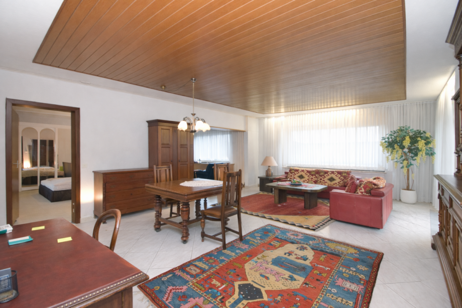 Gro�es, L- f�rmiges Wohnzimmer Etagenwohnung Bad Schwalbach