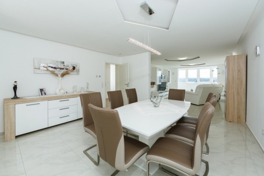 Gro�er Wohn- & Essbereich Einfamilienhaus Heidenrod / Dickschied