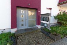 Moderner Eingangsbereich Kapitalanleger aufgepasst: Modernisiertes Mehrfamilienhaus in Heidenrod