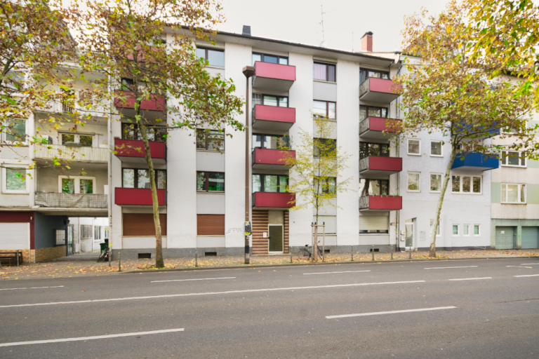 Rheinstra�e zwischen Fort Malakoff & Rheingoldhalle Mainz Etagenwohnung City-Chance mit zwei Balkonen: Altstadt, Rhein und Modernisierungsoption