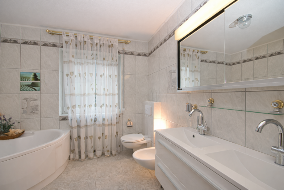 Helles, zeitloses Bad... Etagenwohnung Bad Schwalbach