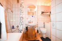 Tageslicht �ber Glasbausteine Ideal f�r Singles und Paare: Helle Wohnung, sch�ne Lage!