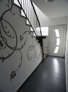 Moderner Eingangsbereich Renditestarkes, modernisiertes Mehrfamilienhaus in Aarbergen