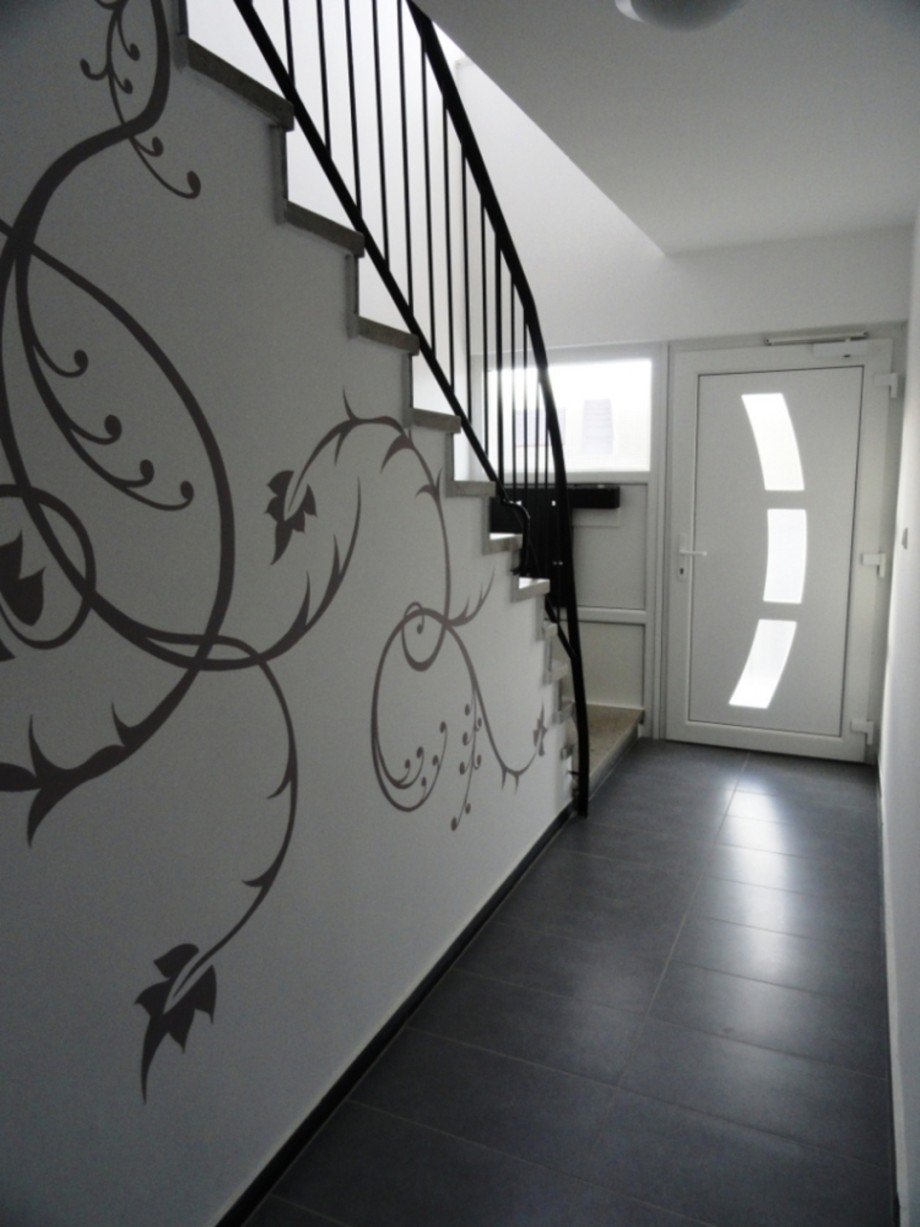 Moderner Eingangsbereich Mehrfamilienhaus Aarbergen / Hausen �ber Aar