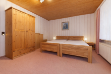 Schlafzimmer EG Massivhaus mit Kamin und separater Wohnebene in Idstein-Walsdorf