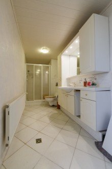 Duschbad - EG Wohnung Einziehen und wohlf�hlen - hochwertig saniertes Zweifamilienhaus in Georgenborn