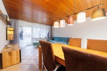 ...Wohnzimmer mit Zugang zum... Helle, gut geschnittene Wohnung in ruhiger Lage von Taunusstein Bleidenstadt