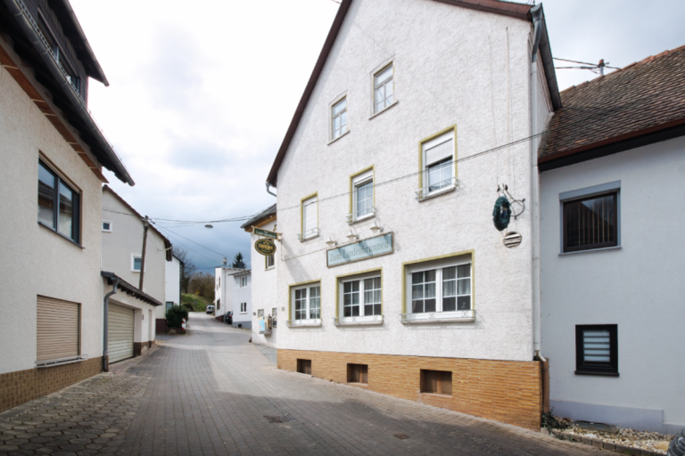 Au�enansicht auf das Haupthaus von 1880 Hohenstein Mehrfamilienhaus Vielseitiges Anwesen im Ortskern - 466 Wohn- und Gewerbepotenzial