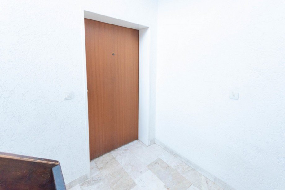 Wohnungst�ren Mehrfamilienhaus Hohenstein / Born