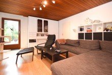 Wohnzimmer mit Zugang zur Terrasse Sch�nes Haus, super Lage, gro�er Garten. Und das beste: Hier hat auch noch Oma Platz!