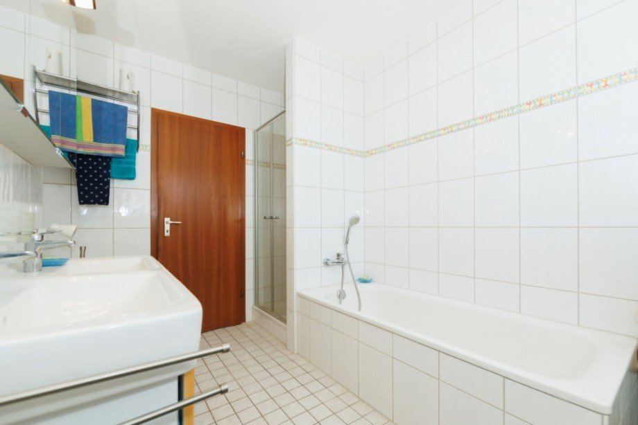 ...mit Wanne und Dusche Einfamilienhaus Walluf