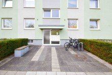 ...mit gepflegter Au�enanlage Fu�l�ufig zu Mainzelbahn und Einkaufszentrum: Renovierungsbed�rftige, helle Wohnung in gepflegter Anlage
