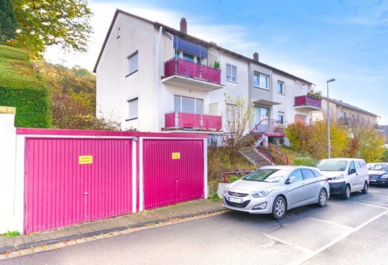 Au�enansicht mit Garagen Aarbergen / Hausen �ber Aar Mehrfamilienhaus Renditestarkes, modernisiertes Mehrfamilienhaus in Aarbergen
