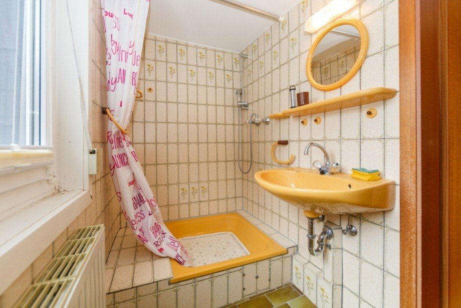 ...mit Dusche OG Einfamilienhaus Schlangenbad / Hausen vor der H�he
