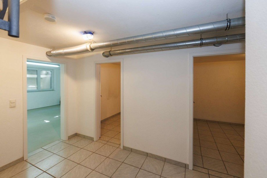 Blick in Hobbyraum, Abstellraum und Waschk�che Reihenhaus Bischofsheim