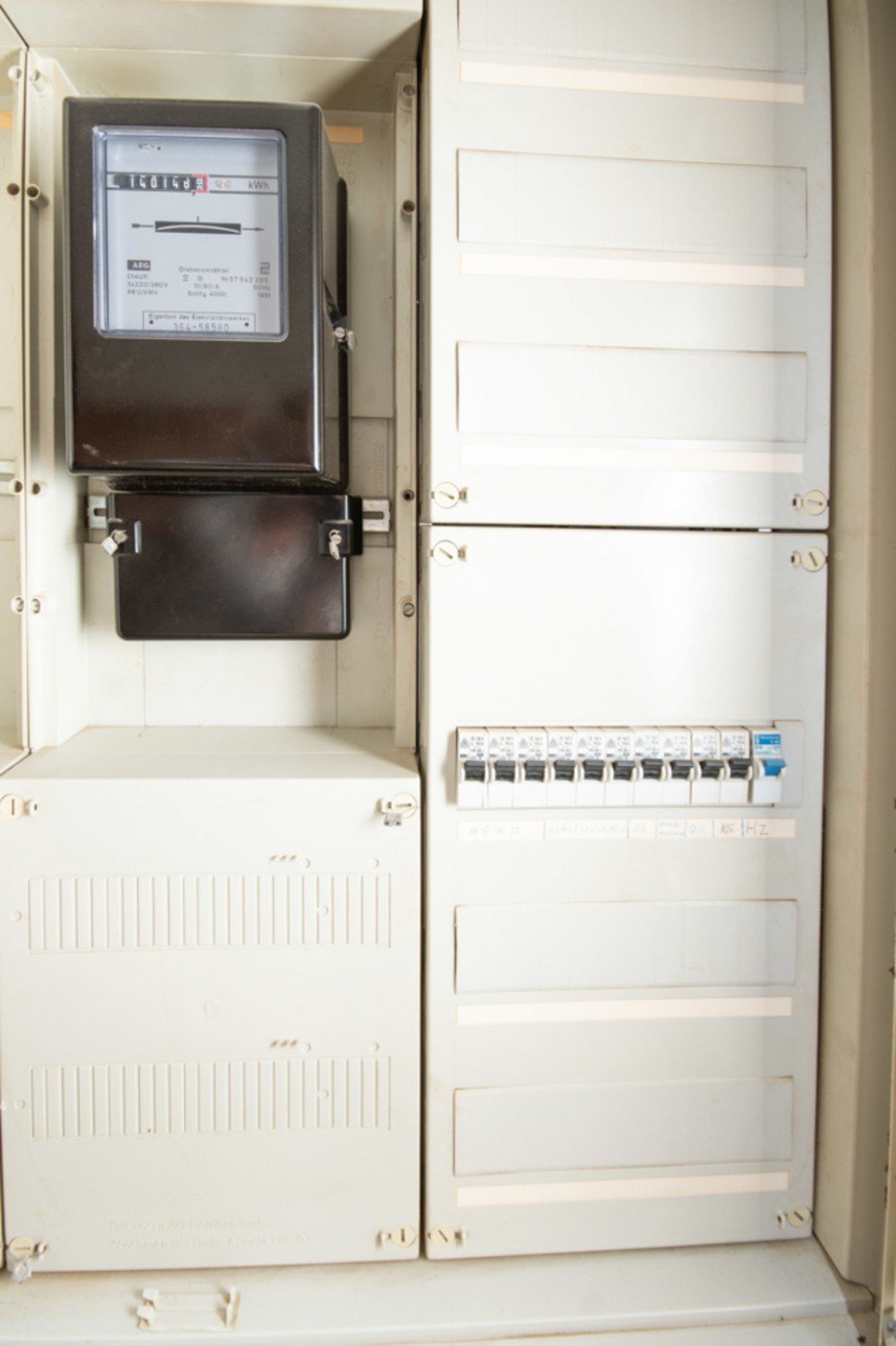 Modernisierte Elektrik Einfamilienhaus H�nstetten / Strinz-Trinitatis