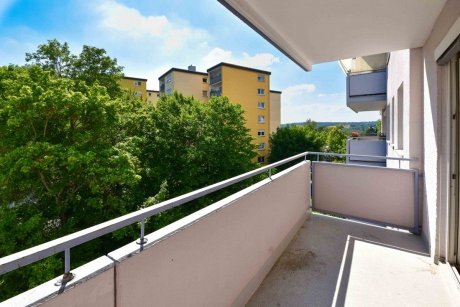 ...S�dbalkon nahe dem Waldrand Etagenwohnung Taunusstein / Hahn