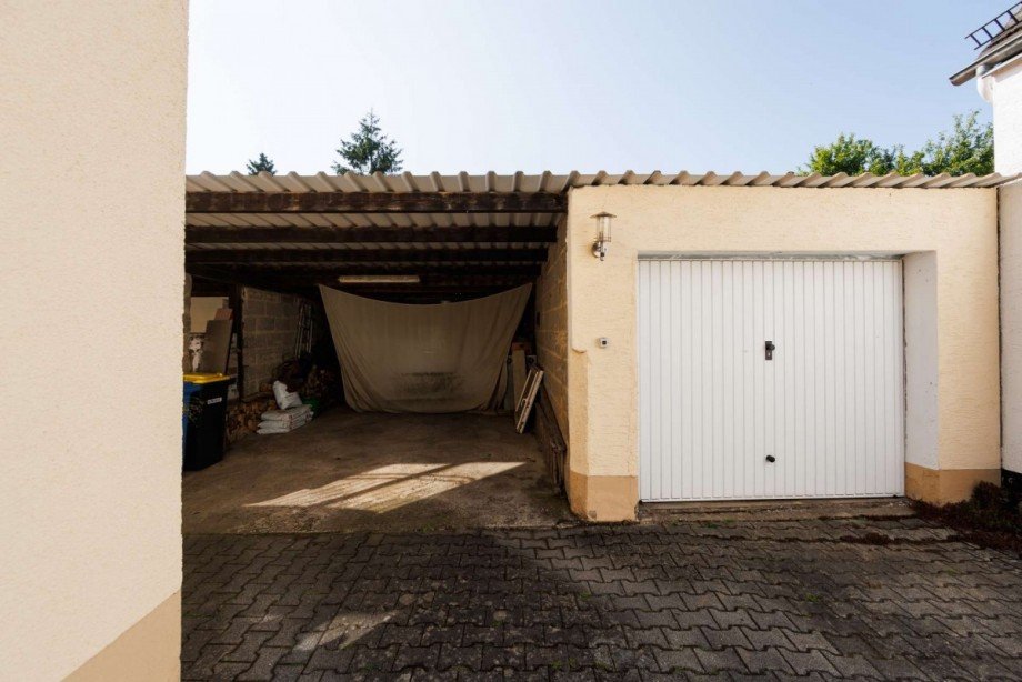 Garage und Carport Doppelhaush�lfte Taunusstein