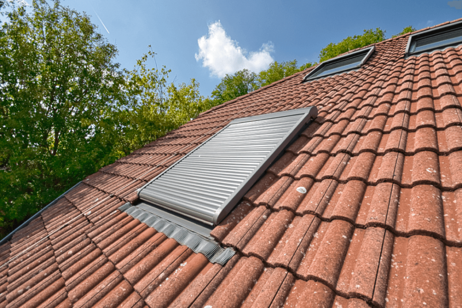 Elektrische Roll�den und D�mmung f�r Hitzeschutz Etagenwohnung Burgschwalbach